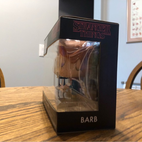 Stranger Things Eleven and Barb Vnyl. Figure - Picture 3 of 7